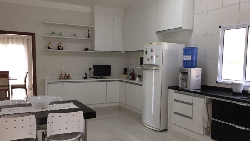 Casa a venda Condomínio Colinas de São Francisco perto do lago do Taboão em Bragança Paulista