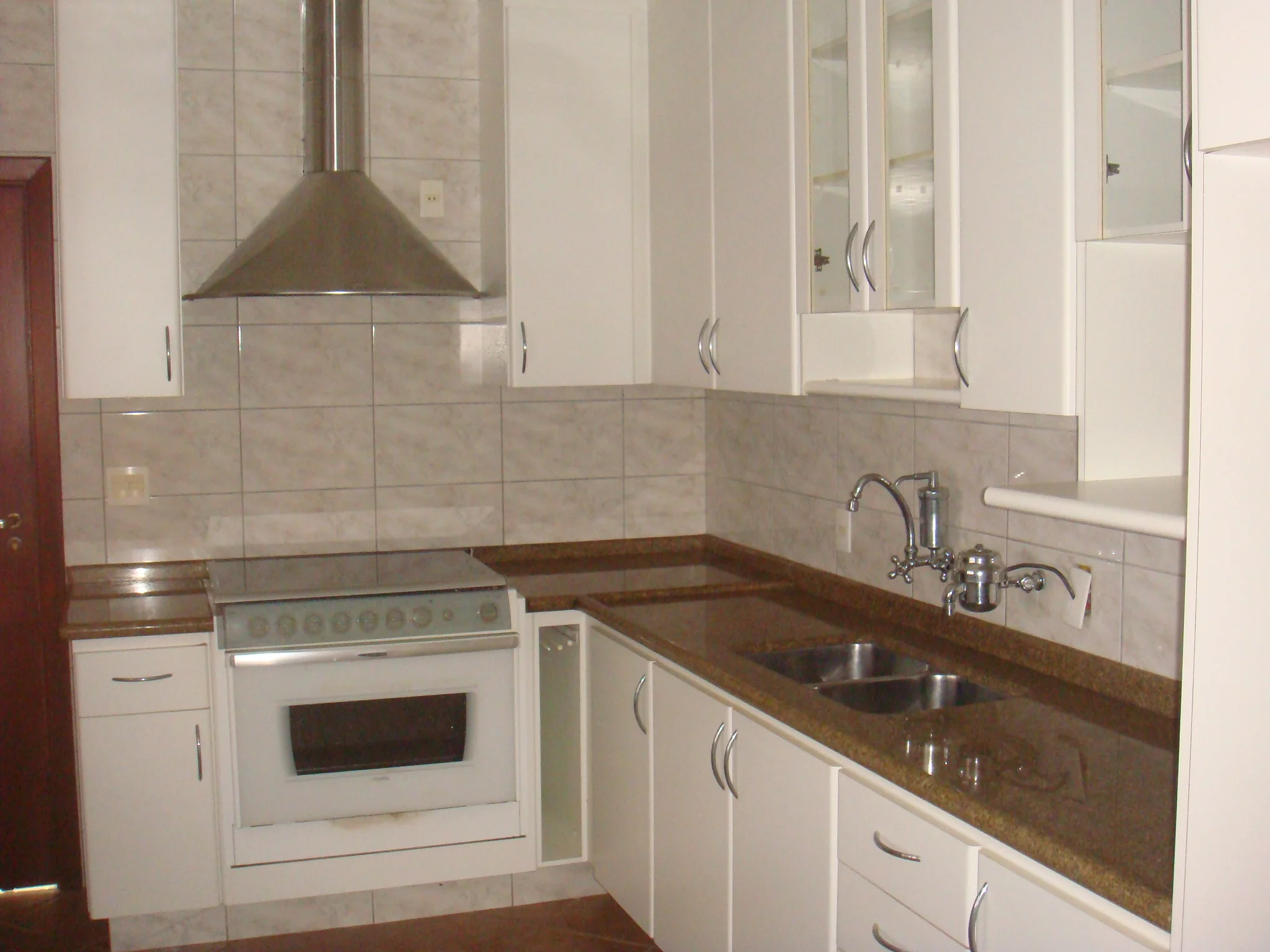 Deseja comprar uma casa a venda Village de Santa Helena ?
