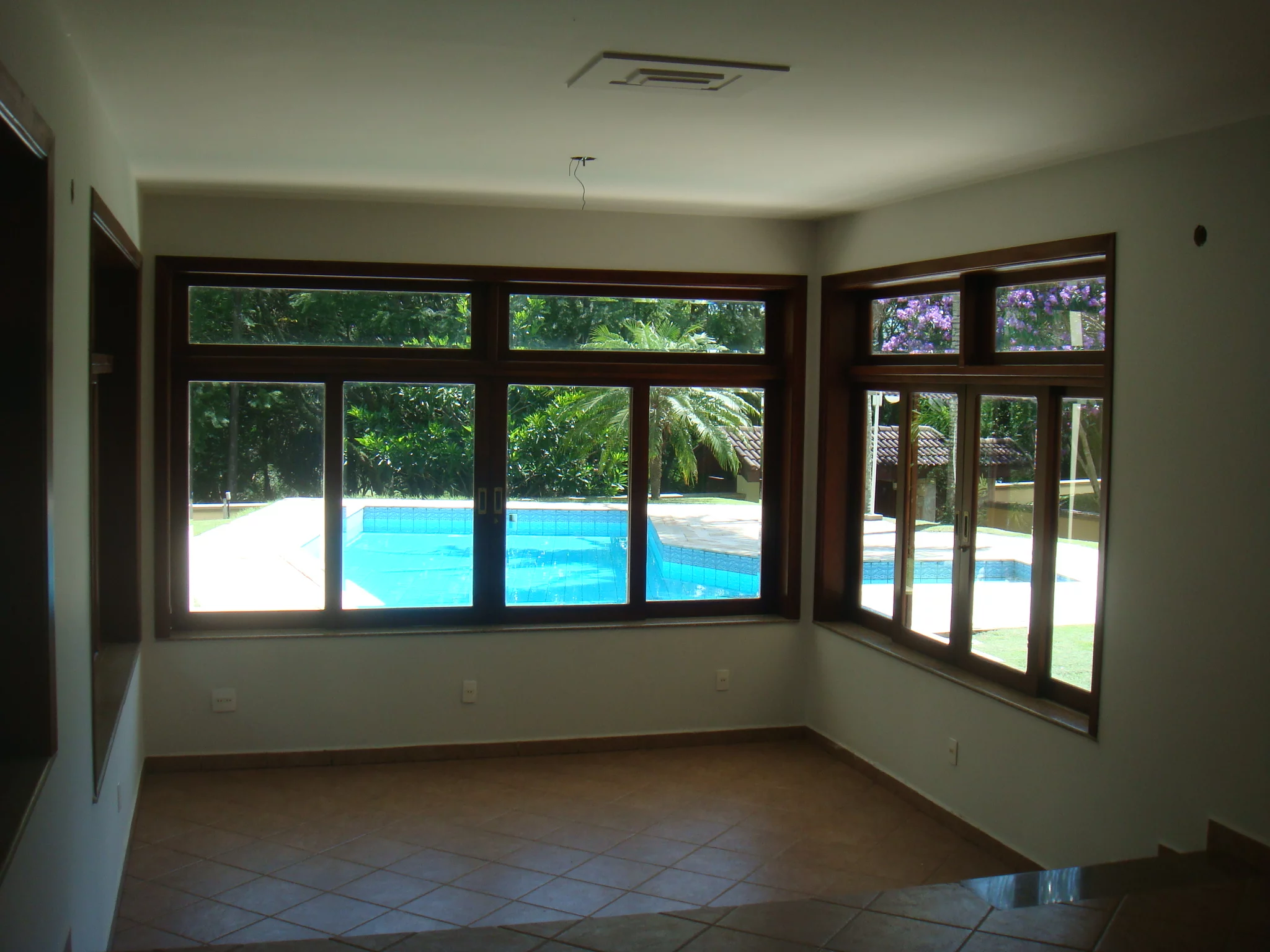 Deseja comprar uma casa a venda Village de Santa Helena ?