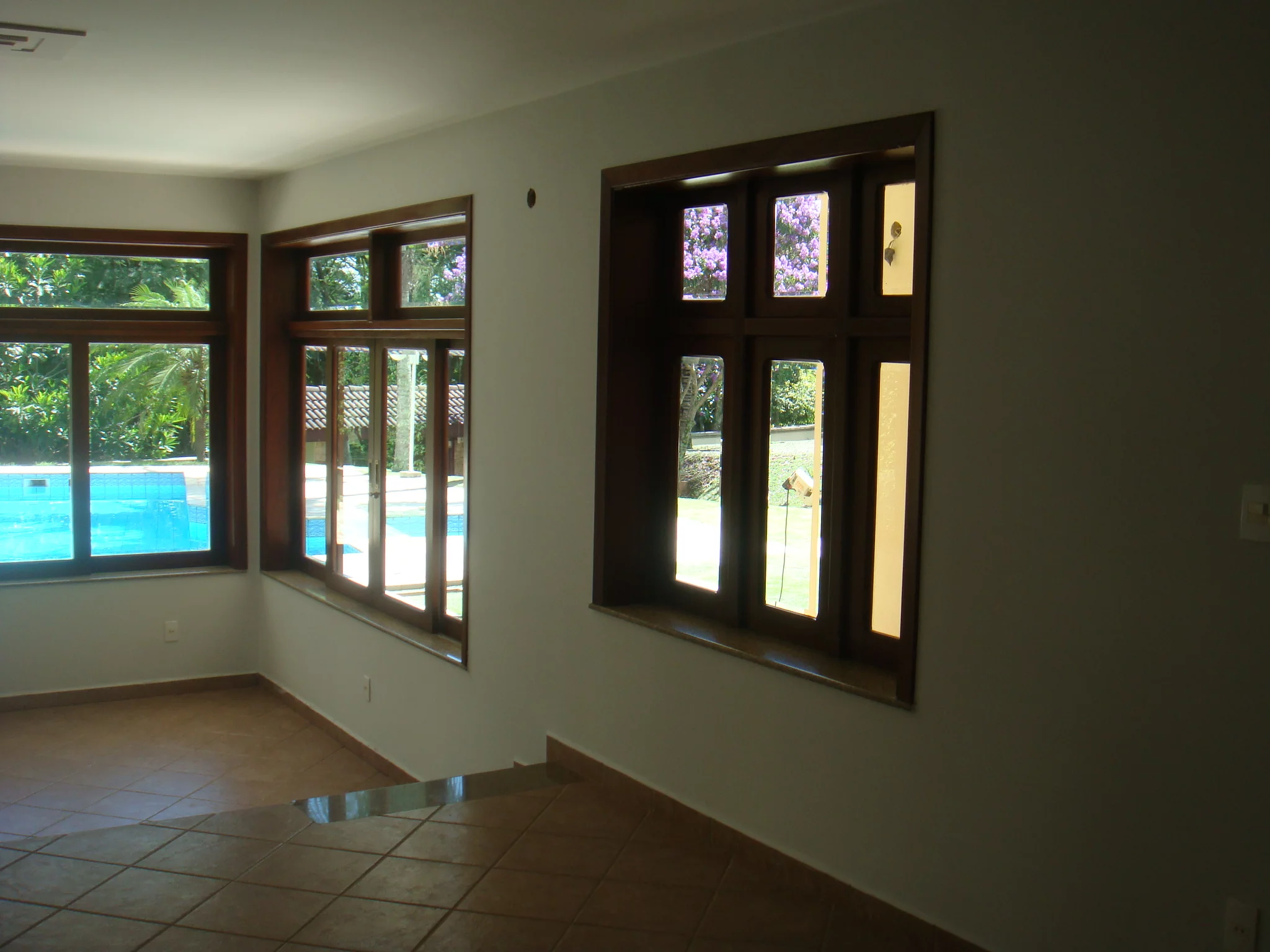Deseja comprar uma casa a venda Village de Santa Helena ?