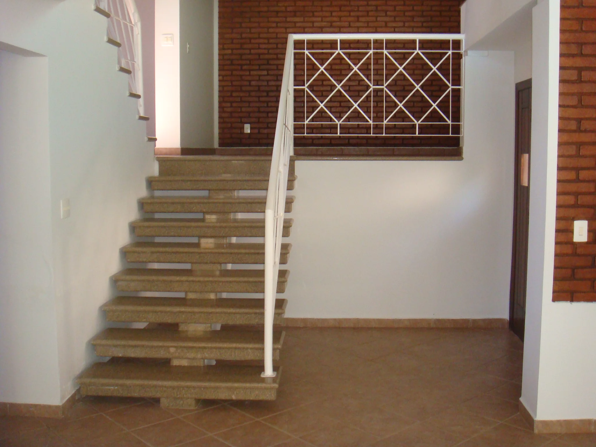 Deseja comprar uma casa a venda Village de Santa Helena ?
