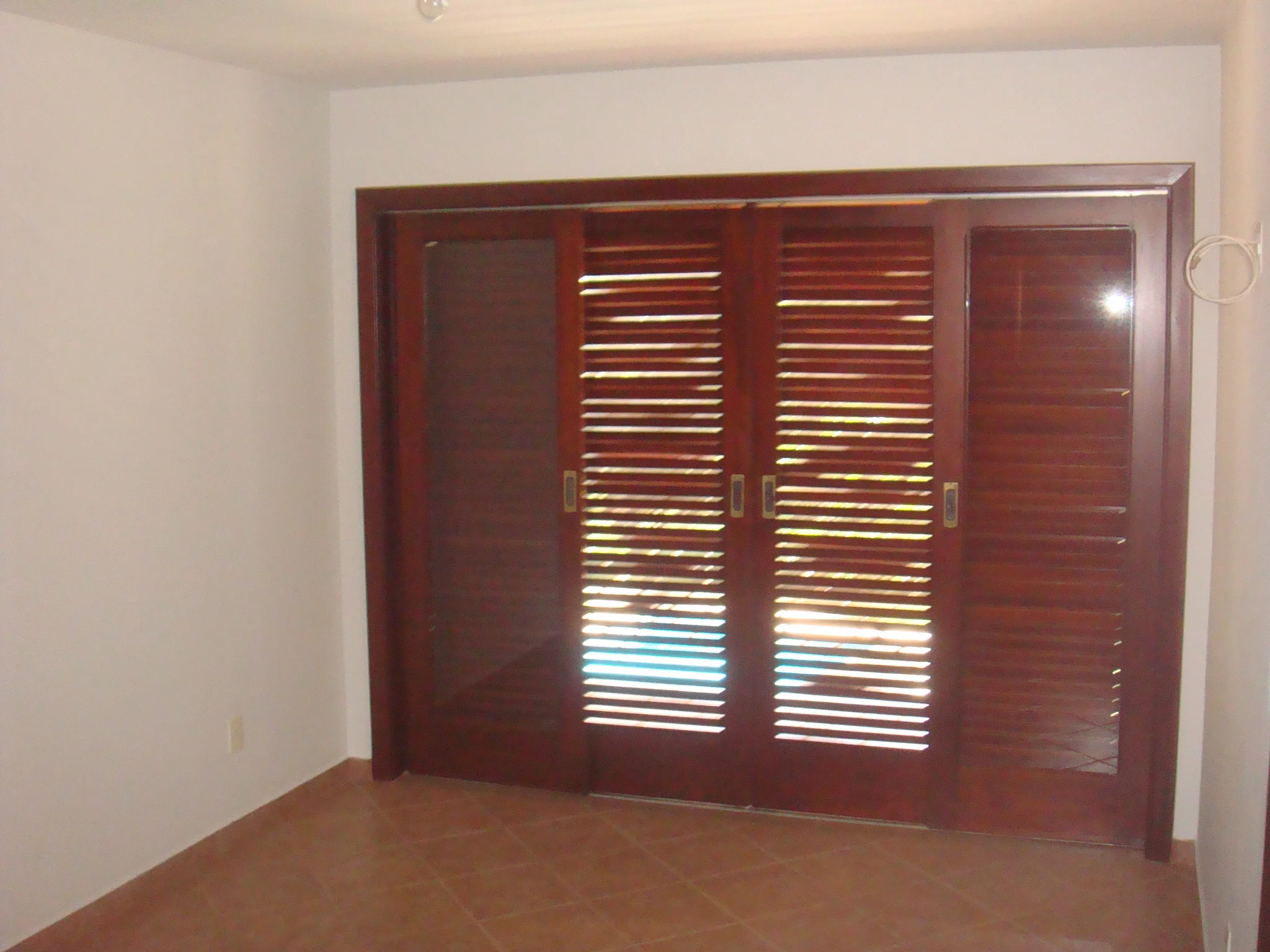 Deseja comprar uma casa a venda Village de Santa Helena ?