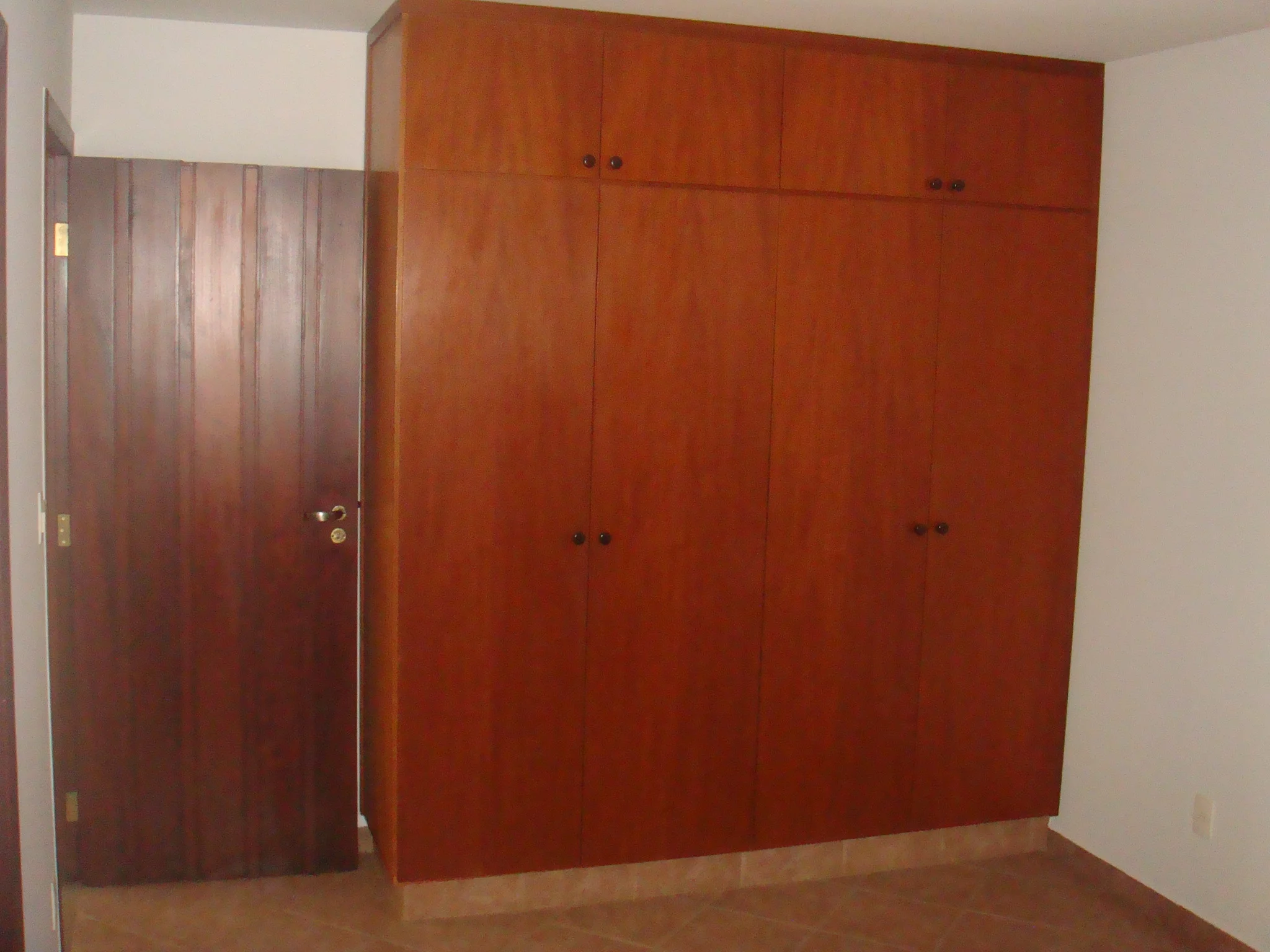 Deseja comprar uma casa a venda Village de Santa Helena ?