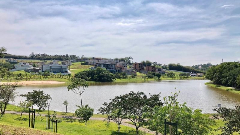 Terreno à venda em Bragança Paulista - Condomínio Vale das Águas