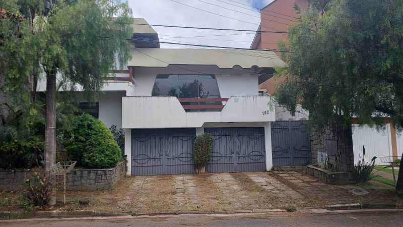 Casas à venda em Bragança Paulista . Jardim América