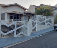 Corretor de imóveis Alexandre Bettoi Bragança Paulista | Casa lilás à venda Jardim Europa Tr. Madri