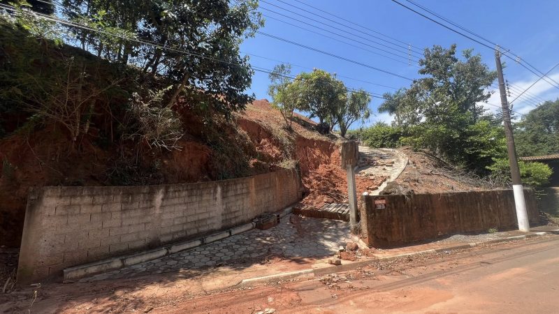 Corretor de imóveis | Terreno de 2175 m2 Bosque das Pedras