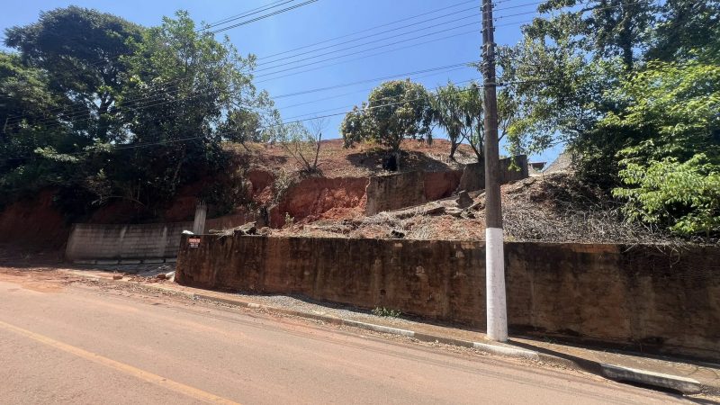 Corretor de imóveis | Terreno de 2175 m2 Bosque das Pedras