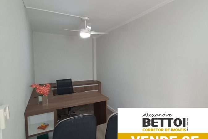 Casa residencial /Comercial no centro com 3 grandes suítes rica em armários