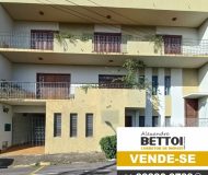 Casa residencial /Comercial no centro com 3 grandes suítes rica em armários