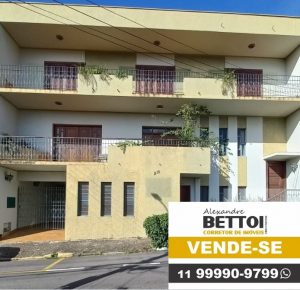 Casa residencial /Comercial no centro com 3 grandes suítes rica em armários