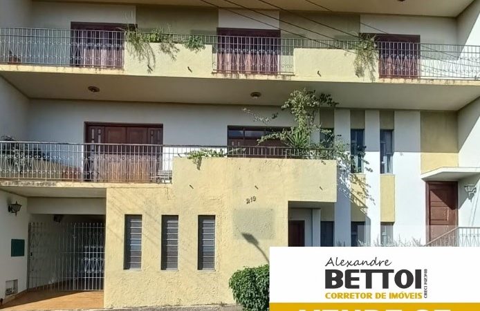 Casa residencial /Comercial no centro com 3 grandes suítes rica em armários