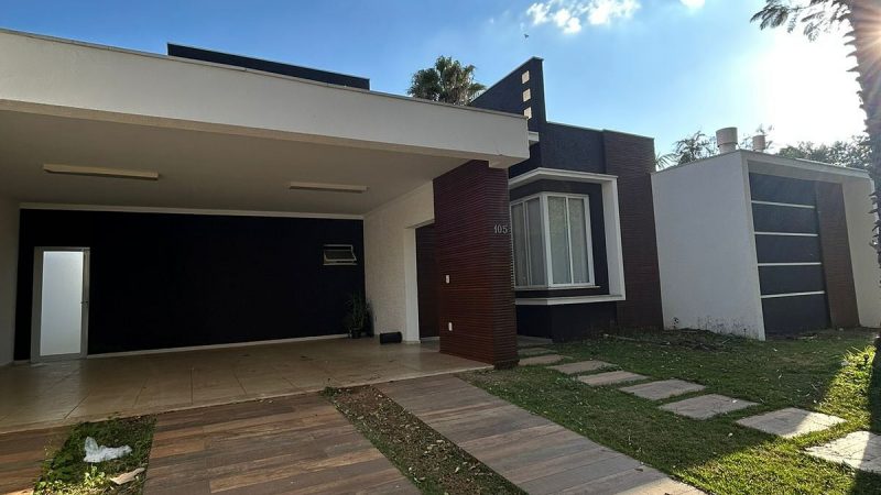 Aluguel Casa Térrea Mobiliada em Condominio