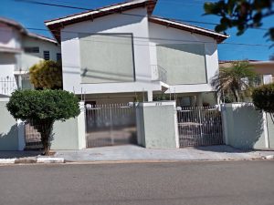 Casa de 450 m2 no Jardim América no valor de 1.100.000