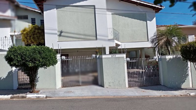 Casa de 450 m2 no Jardim América no valor de 1.100.000