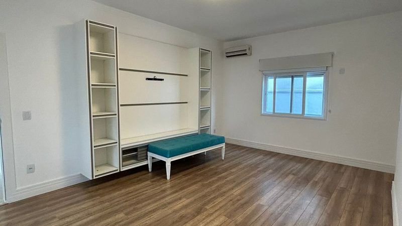 Aluguel Casa Térrea Mobiliada em Condominio