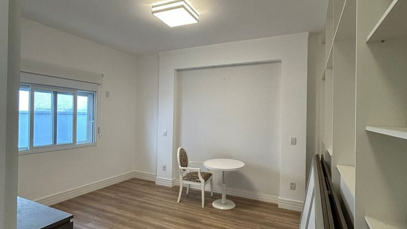 Aluguel Casa Térrea Mobiliada em Condominio