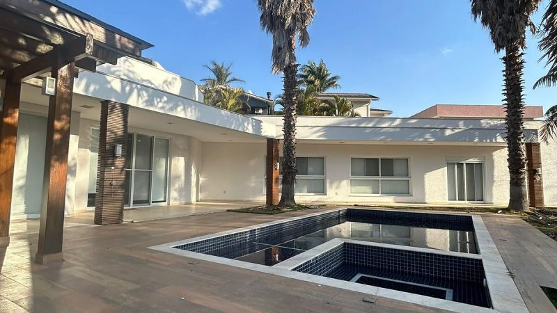 Aluguel Casa Térrea Mobiliada em Condominio