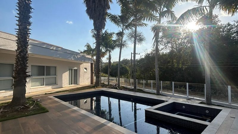 Aluguel Casa Térrea Mobiliada em Condominio