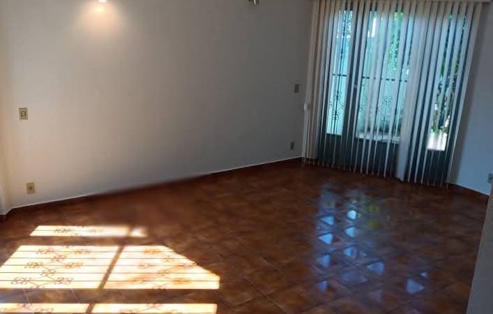 Casa de 450 m2 no Jardim América no valor de 1.100.000