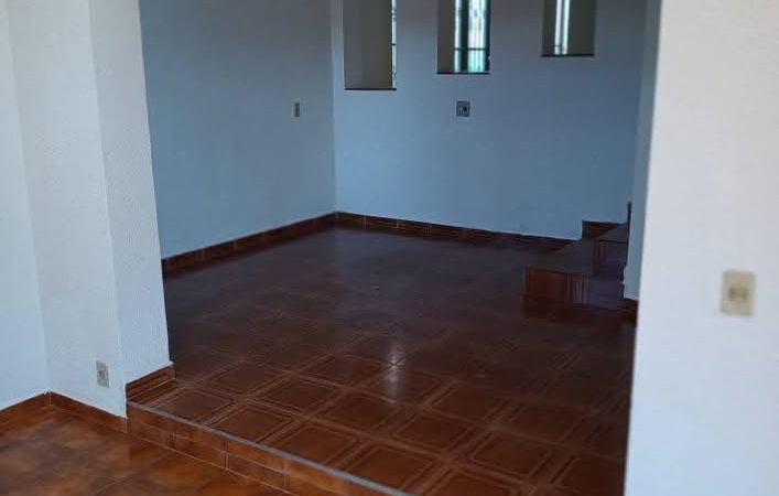 Casa de 450 m2 no Jardim América no valor de 1.100.000