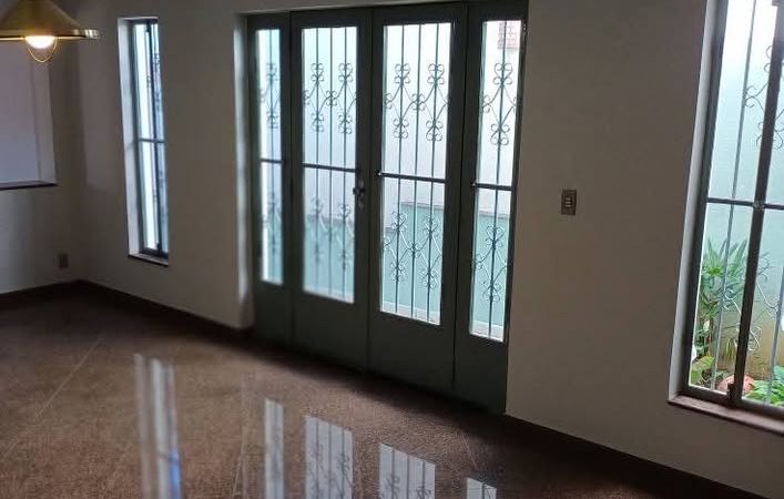 Casa de 450 m2 no Jardim América no valor de 1.100.000