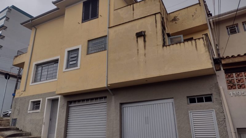 Casa à venda com o Corretor Alexandre Bettoi no centro de Bragança Paulista