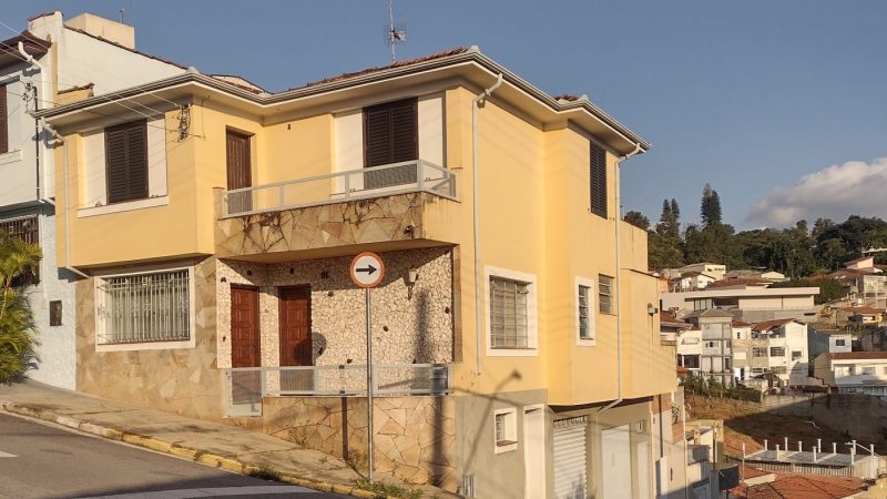 Casa à venda com o Corretor Alexandre Bettoi no centro de Bragança Paulista