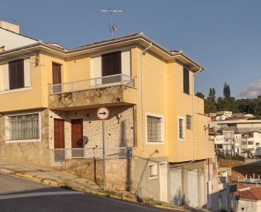 Casa à venda com o Corretor Alexandre Bettoi no centro de Bragança Paulista